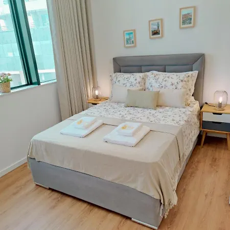 A Window To - Premium Downtown *