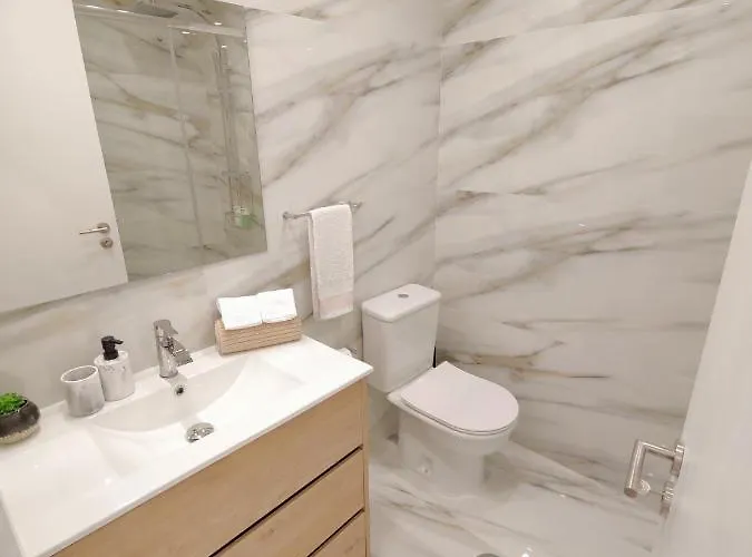 A Window To - Premium Downtown *