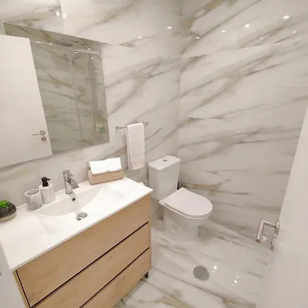 A Window To - Premium Downtown *