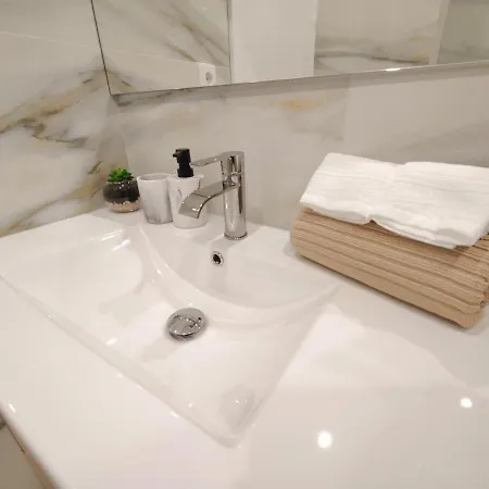 A Window To - Premium Downtown * 波尔图