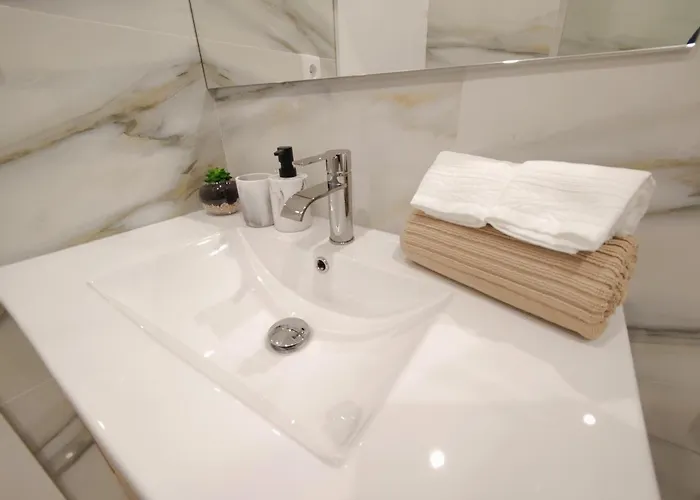 A Window To - Premium Downtown * بورتو